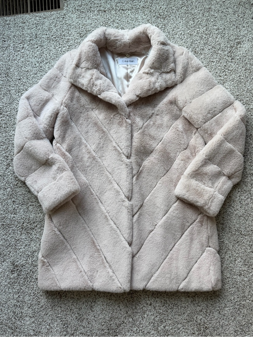Calvin Klein Faux Fur Coat Womens Medium Beige Chevron Plush Teddy Jacket Luxury - Picture 4 of 13
